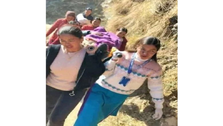 बाजुरामा बाटोमै बच्चा पाएकी सुत्केरीको उद्धार